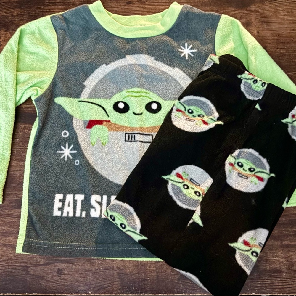 Star Wars Green and Black Pajama Set with Character Print